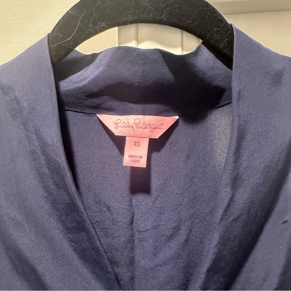 Lilly Pulitzer 100% Silk Sleeveless V-Neck Blouse XS | Navy Blue Luxe Top - Picture 3 of 7